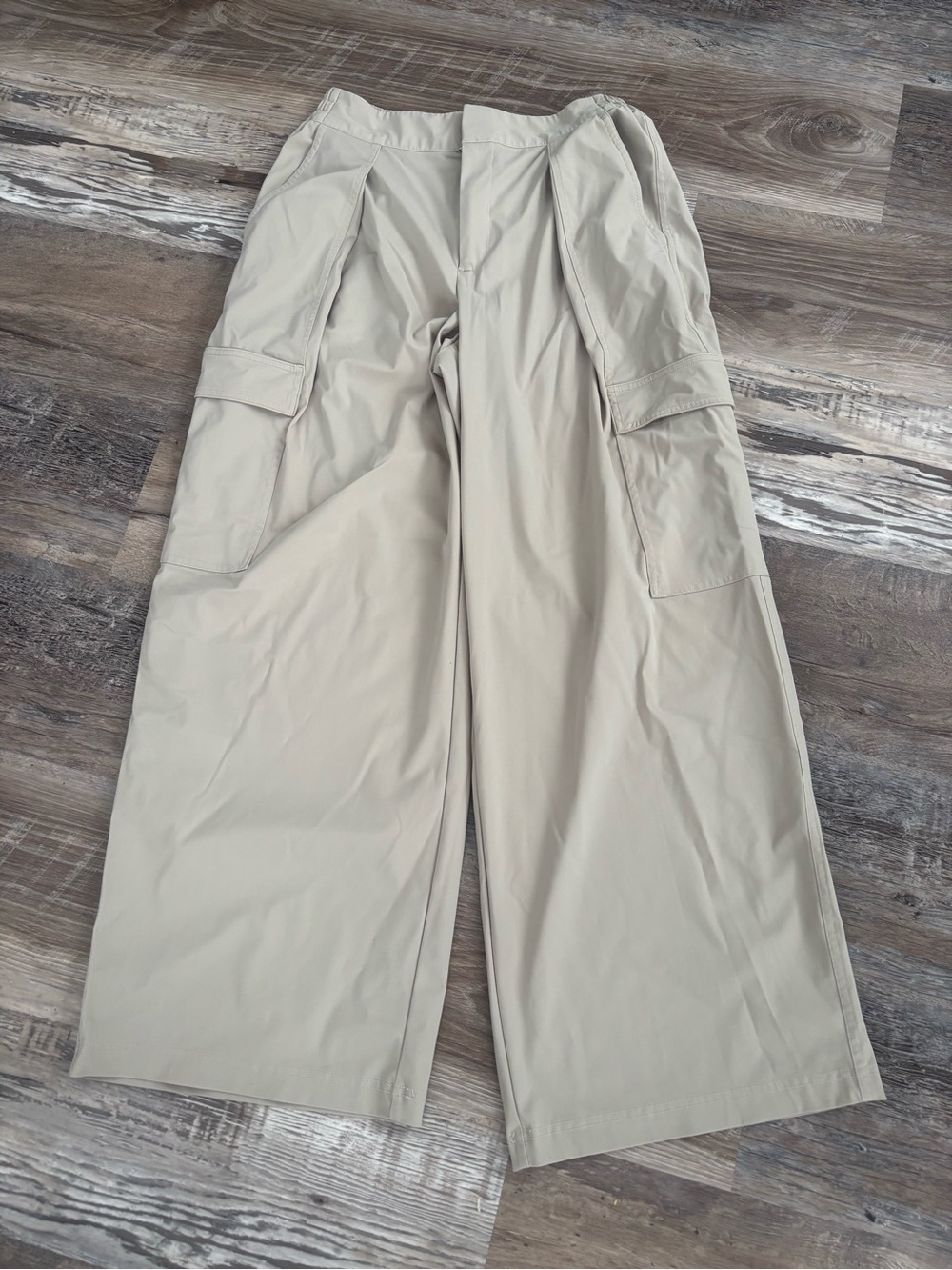 Athleta Pinnacle Wide-Leg Cargo Pants - Tan, Sz 6